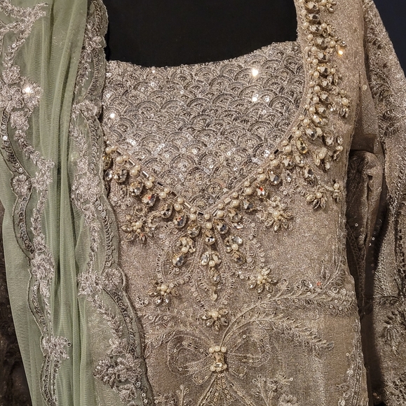 ❌️SOLD❌️ Maria b wedding edition silver grey suit - Picture 6 of 12